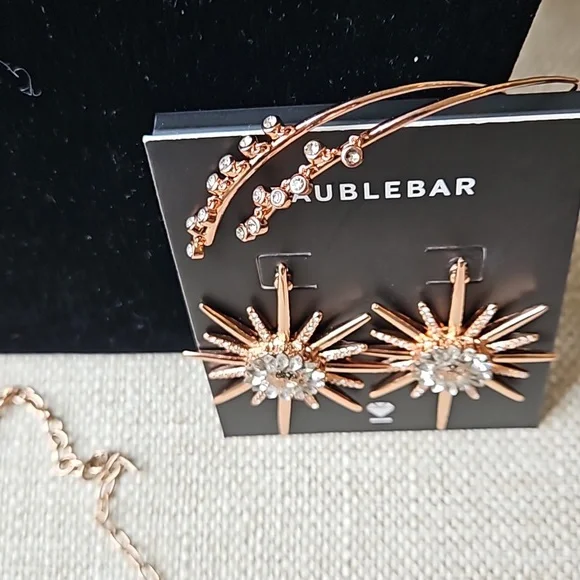 Babble Bar Necklace & Earrings - Picture 5 of 13